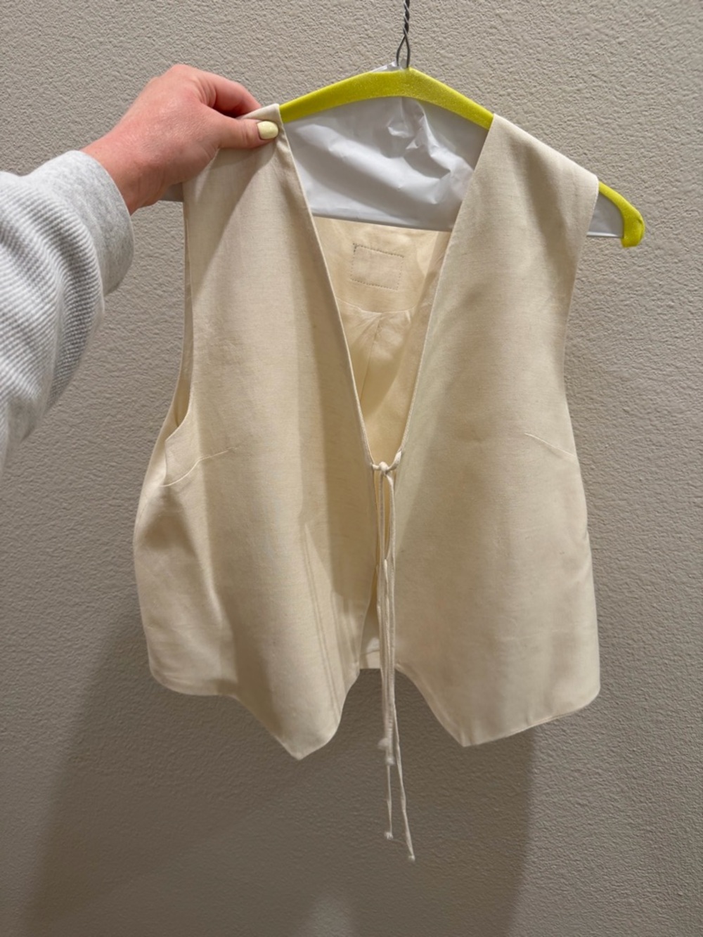 Daily drills tie front linen vest